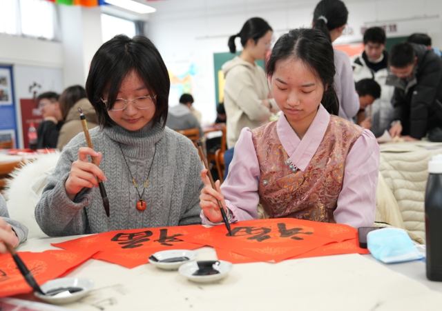 冲刺高考生学习很尽力他们的学习习惯也鼓励自己不断前行 冲刺高考生学习很尽力他们的学习习惯也鼓励自己不断前行