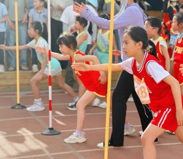 时间足额真实让体育成为学校生活和家校